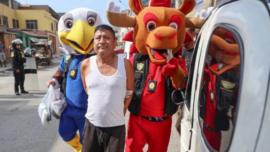 La Policía de Perú se disfraza de mascotas del Mundial para detener a un narcotraficante sin despertar sospechas