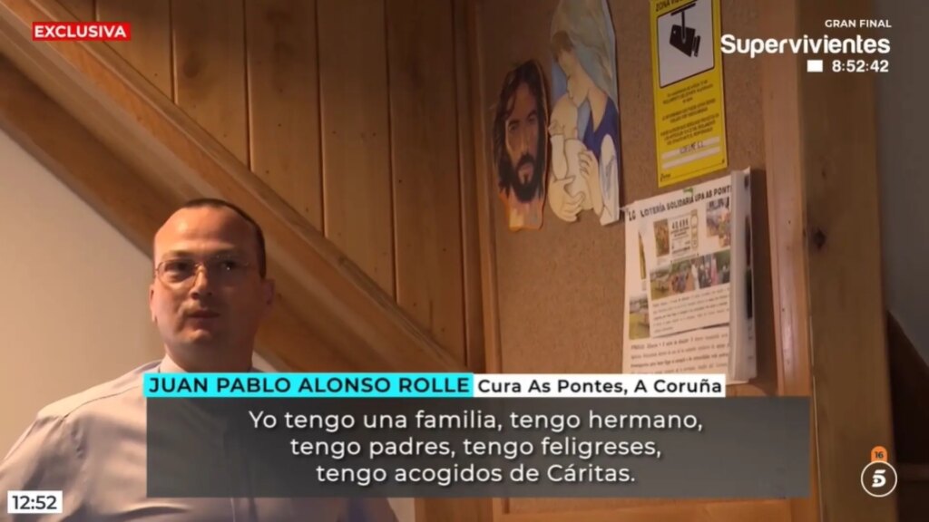 Los vecinos de As Pontes, contra el cura que quiere quitar la terraza de un bar situada en un atrio de la iglesia: «Quiere protagonismo» Los vecinos de As Pontes, contra el cura que quiere quitar la terraza de un bar situada en un atrio de la iglesia: «Quiere protagonismo»