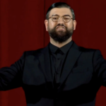 Manu Sánchez reivindica la España de la periferia y pone en pie al público
