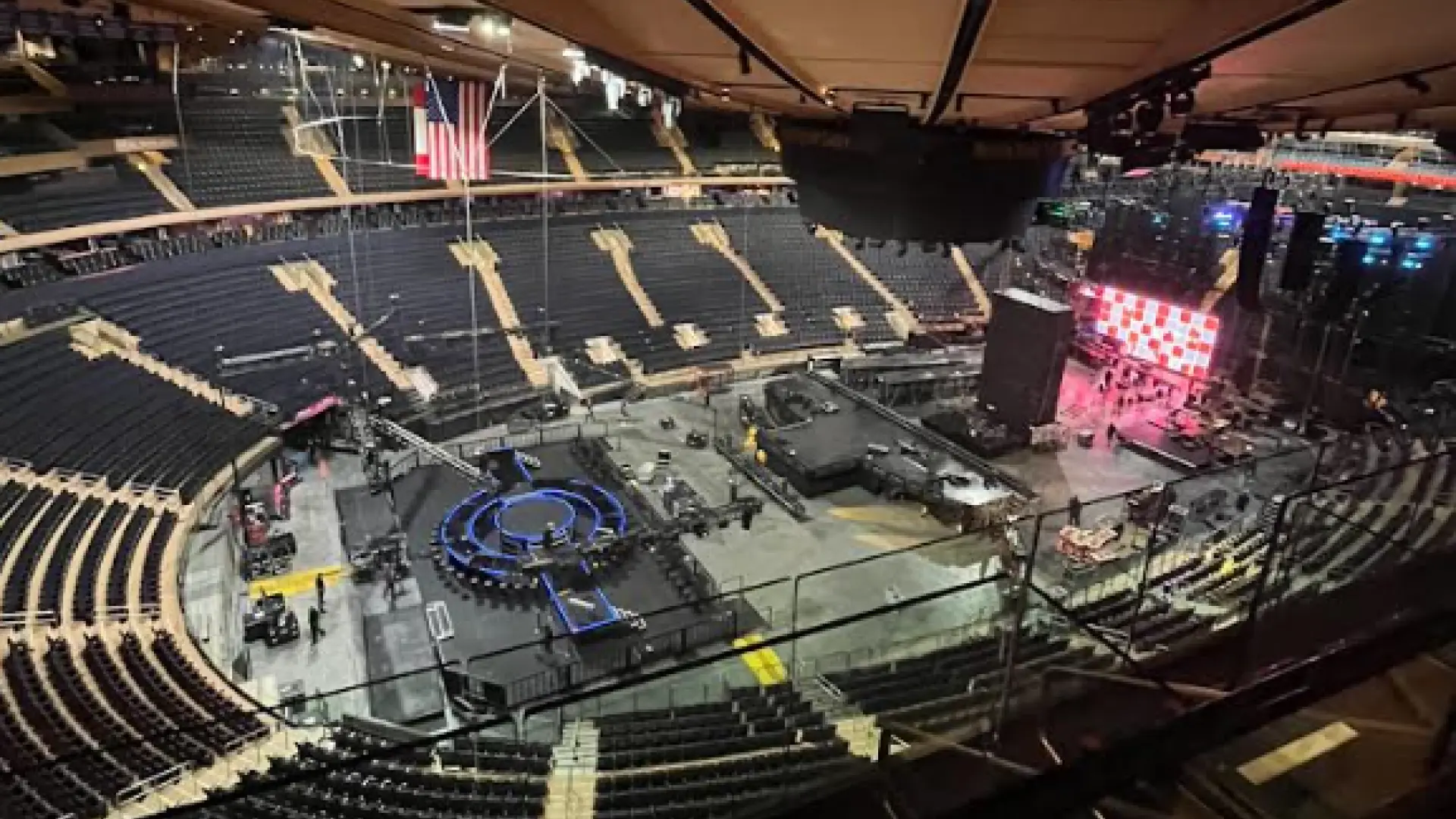 Muere un hombre de 51 tras caer al vacío desde las gradas del Madison Square Garden durante un concierto Muere un hombre de 51 tras caer al vacío desde las gradas del Madison Square Garden durante un concierto