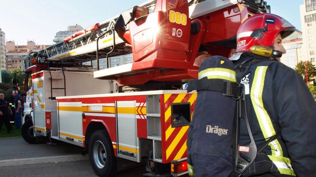 Muere una mujer en un incendio en una vivienda en A Coruña «con síntomas de asfixia y quemaduras»