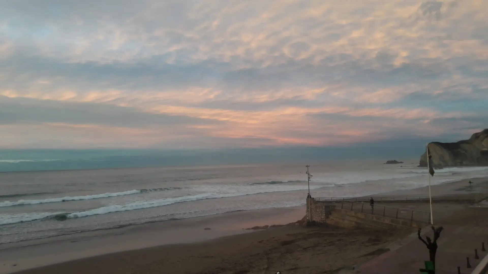Prohíben el baño en 11 playas vizcaínas, y solo cuatro tienen bandera verde