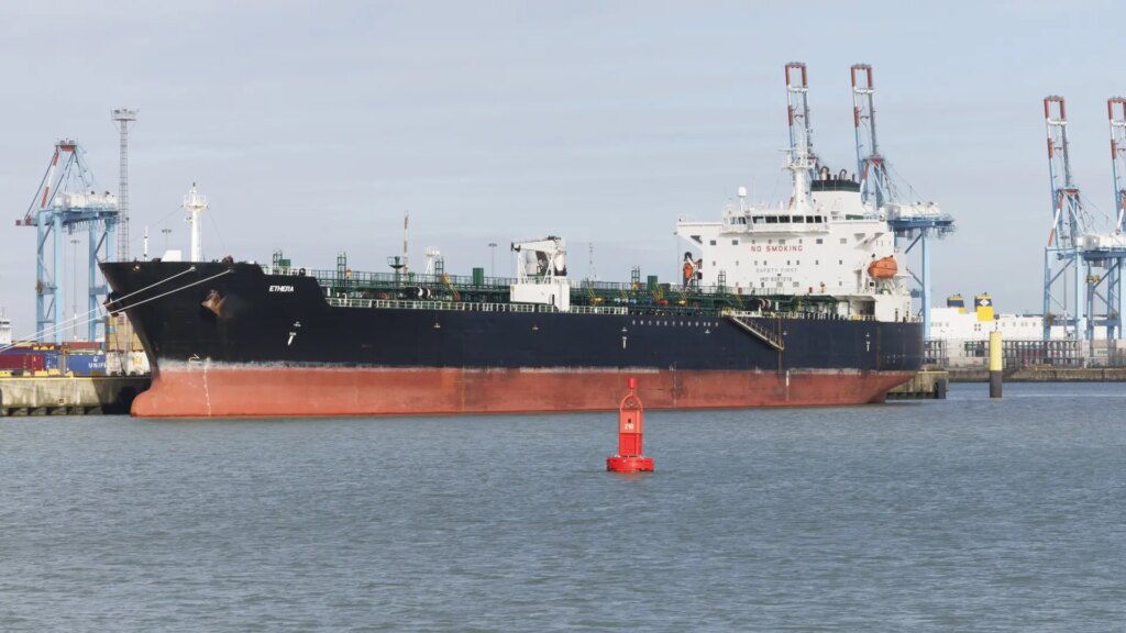 Reino Unido intercepta por primera vez un petrolero de la ‘flota fantasma’ de Rusia Reino Unido intercepta por primera vez un petrolero de la ‘flota fantasma’ de Rusia