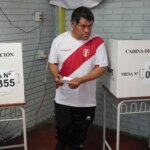 Sondeos a pie de urna en Perú dan un empate técnico con leve ventaja de Fujimori ante Sánchez