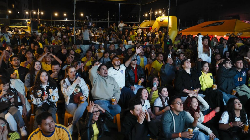 Un muerto y seis heridos en Ecuador en un ataque de sicarios de 16 años durante el partido ante Curazao del Mundial Un muerto y seis heridos en Ecuador en un ataque de sicarios de 16 años durante el partido ante Curazao del Mundial