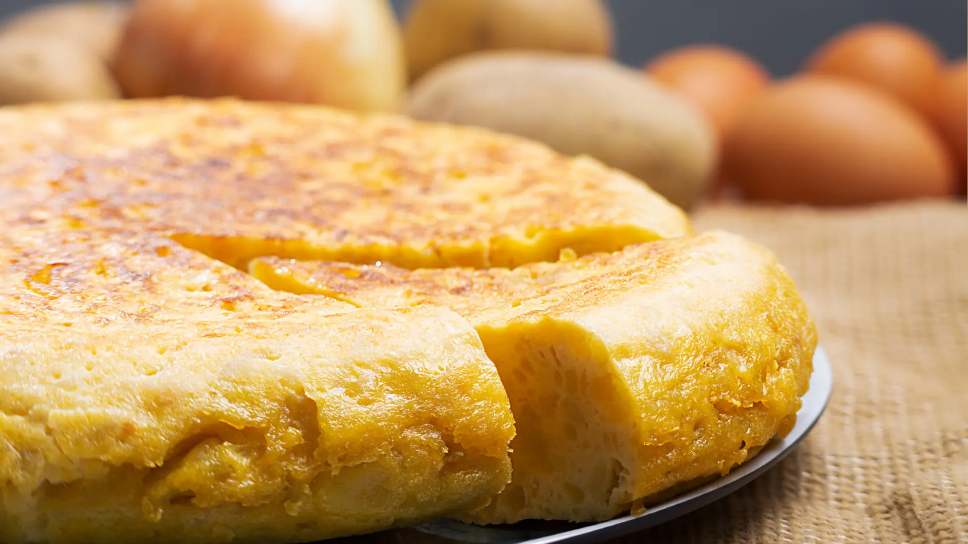 Un restaurante de A Coruña triunfa en redes con su versión de tortilla de patatas: «El mix perfecto» Un restaurante de A Coruña triunfa en redes con su versión de tortilla de patatas: «El mix perfecto»