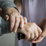 Desarrollan un parche que se coloca en la yema del dedo y monitoriza la medicación para el párkinson a través del sudor Desarrollan un parche que se coloca en la yema del dedo y monitoriza la medicación para el párkinson a través del sudor