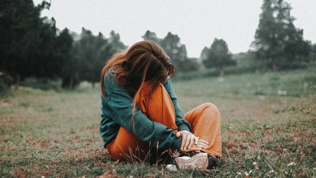 La psicología explica qué significa que una persona se disculpe constantemente