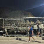 Castillejos y Nador viven una noche de enfrentamientos y quema de coches en el intento masivo de entrada en España Castillejos y Nador viven una noche de enfrentamientos y quema de coches en el intento masivo de entrada en España