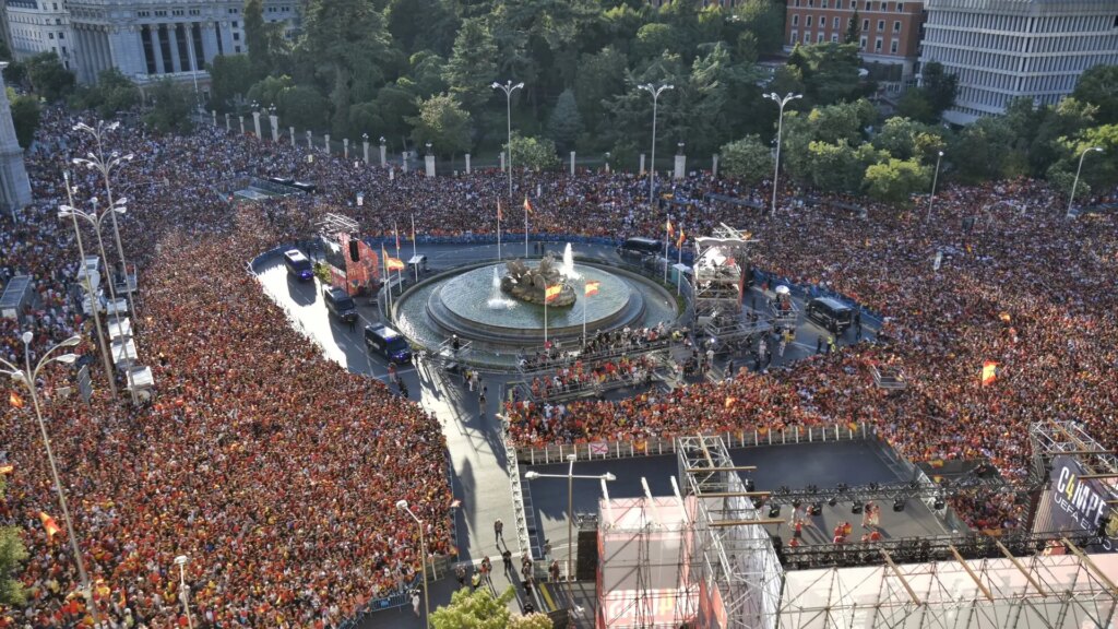 Cortes de tráfico en Cibeles y su entorno por la celebración de la Copa del Mundo Cortes de tráfico en Cibeles y su entorno por la celebración de la Copa del Mundo