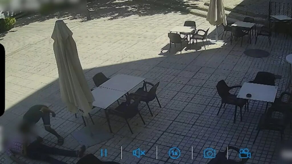 Detenido un hombre en Mora por agredir gravemente a su padre, de 70 años, en la terraza de un bar Detenido un hombre en Mora por agredir gravemente a su padre, de 70 años, en la terraza de un bar