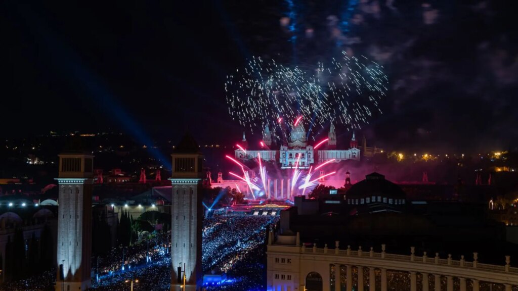 El Piromusical de la Mercè se traslada a la playa del Bogatell y la fiesta de Fin de Año a la Anella Olímpica por las obras de la Fira El Piromusical de la Mercè se traslada a la playa del Bogatell y la fiesta de Fin de Año a la Anella Olímpica por las obras de la Fira