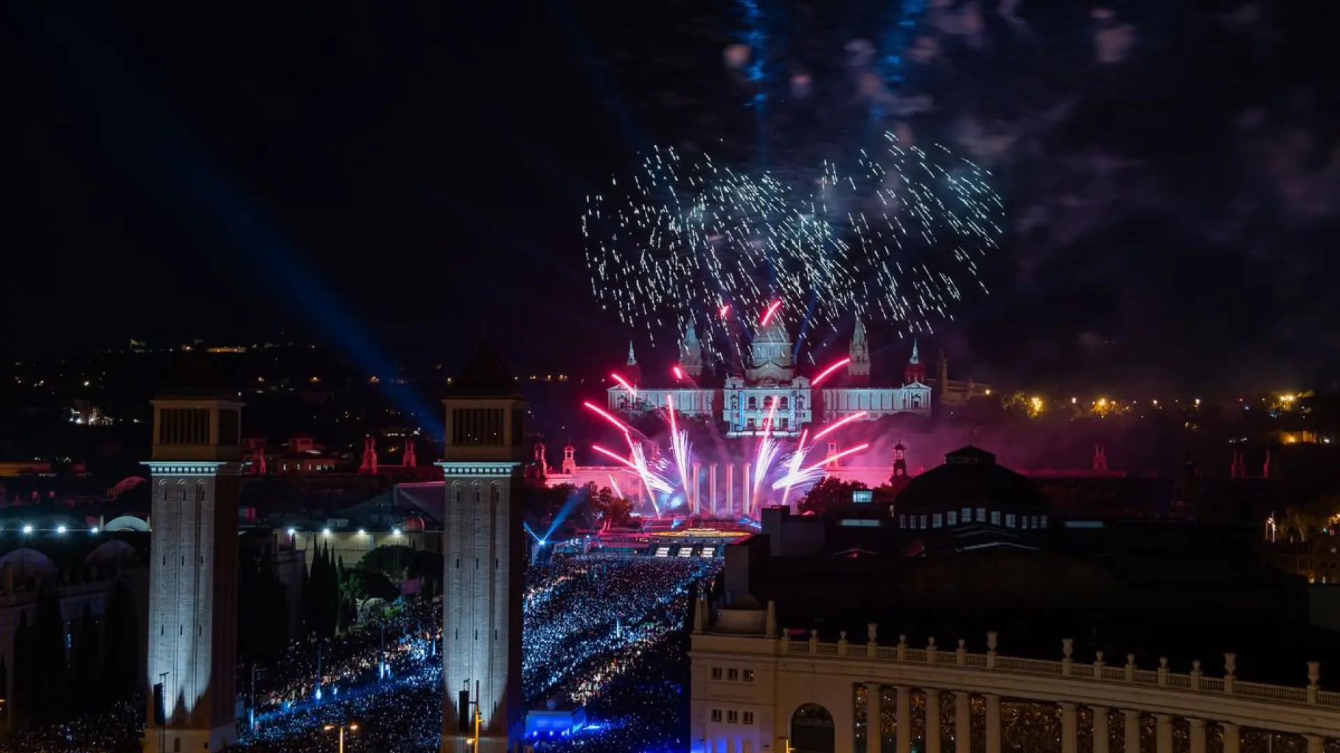 El Piromusical de la Mercè se traslada a la playa del Bogatell y la fiesta de Fin de Año a la Anella Olímpica por las obras de la Fira El Piromusical de la Mercè se traslada a la playa del Bogatell y la fiesta de Fin de Año a la Anella Olímpica por las obras de la Fira