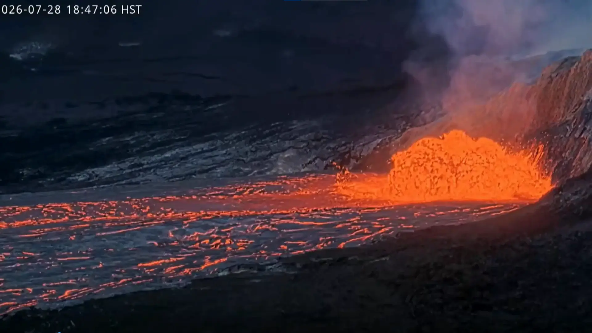 El volcán Kilauea vuelve a entrar en erupción y lanza lava a 150 metros de altura El volcán Kilauea vuelve a entrar en erupción y lanza lava a 150 metros de altura