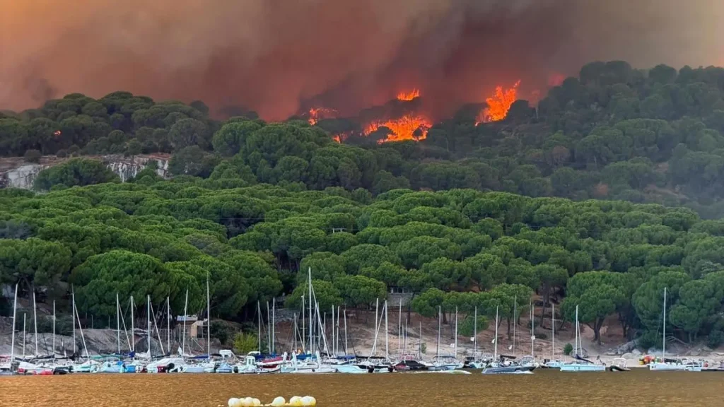 España aún no solicita, como sí han hecho Francia y Portugal, el Mecanismo Europeo de Protección Civil frente a los incendios España aún no solicita, como sí han hecho Francia y Portugal, el Mecanismo Europeo de Protección Civil frente a los incendios