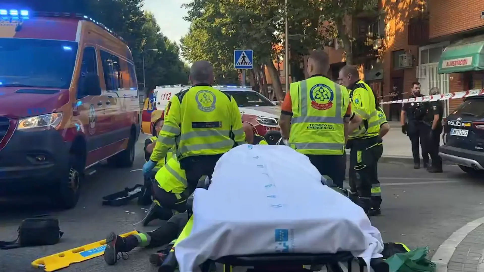 Herido grave un hombre de mediana edad tras ser apuñalado en el barrio de Usera Herido grave un hombre de mediana edad tras ser apuñalado en el barrio de Usera