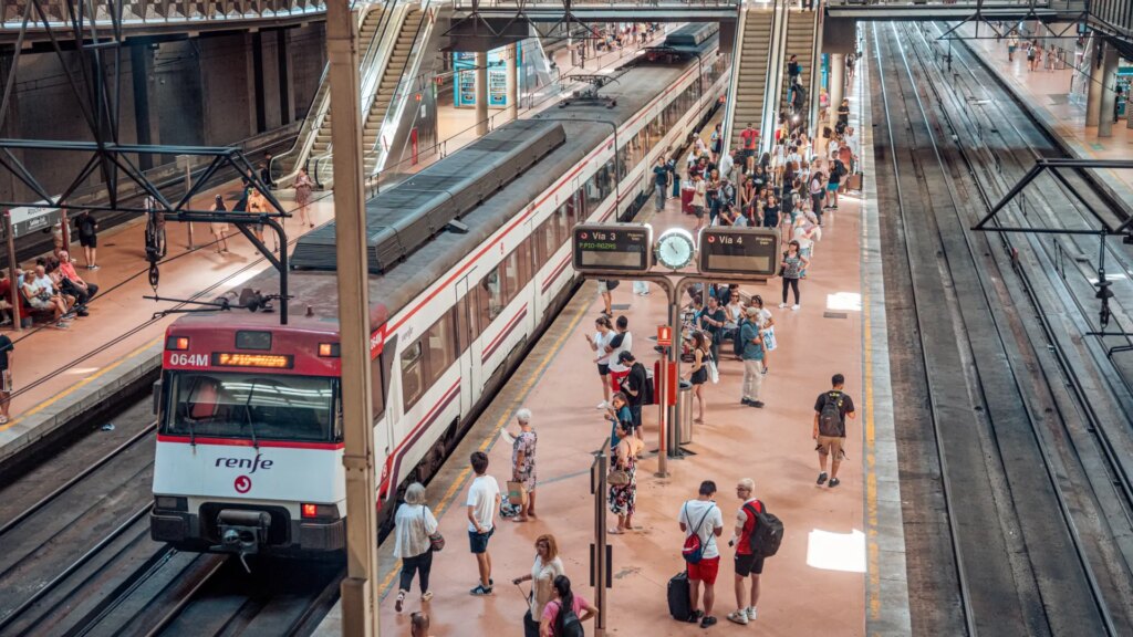 Interrumpida la circulación de varias líneas de Cercanías a su paso por Atocha