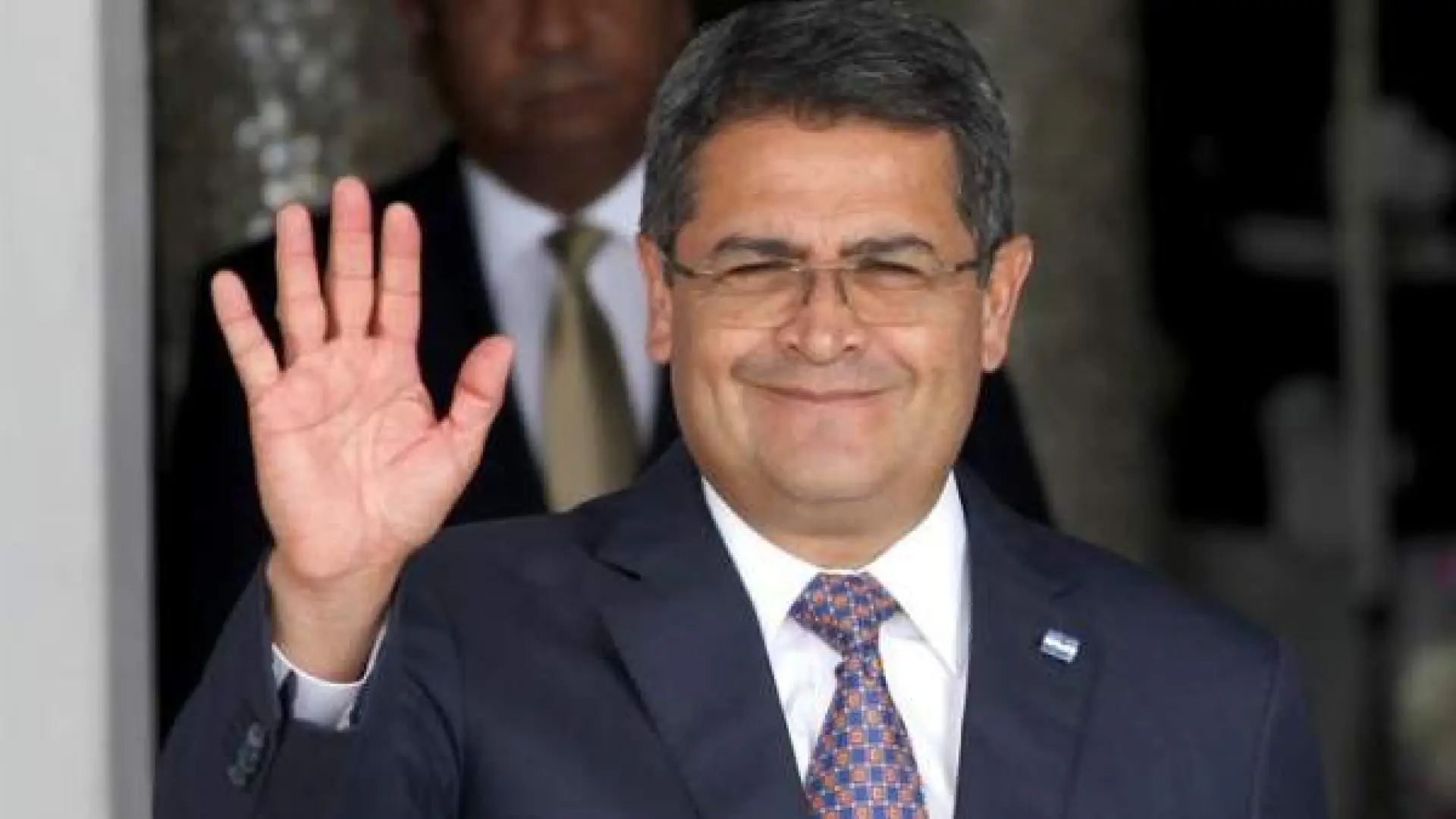 Juan Orlando Hernández regresa a Honduras tras el indulto de Trump a su condena por narcotráfico Juan Orlando Hernández regresa a Honduras tras el indulto de Trump a su condena por narcotráfico