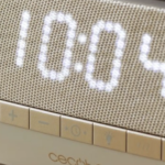 Jubila tu despertador y tu altavoz: el ingenioso humidificador 'todo en uno' limpiará tu mesita de noche Jubila tu despertador y tu altavoz: el ingenioso humidificador 'todo en uno' limpiará tu mesita de noche
