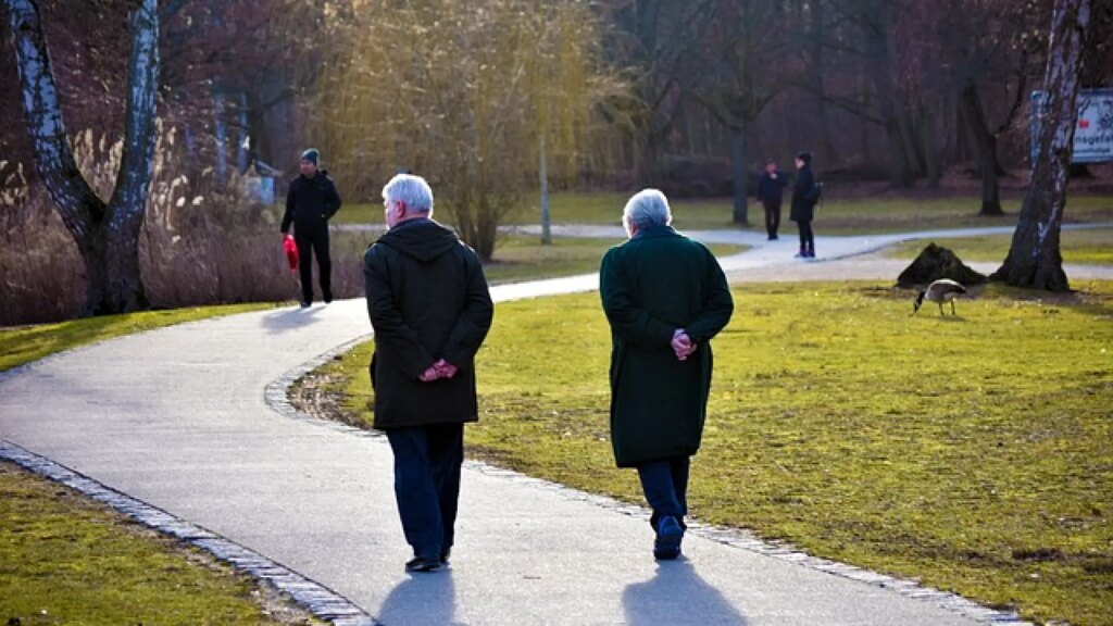 La Sanidad inglesa estudia una iniciativa de «recompensas» por caminar 30 minutos al día La Sanidad inglesa estudia una iniciativa de «recompensas» por caminar 30 minutos al día