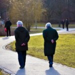La Sanidad inglesa estudia una iniciativa de «recompensas» por caminar 30 minutos al día
