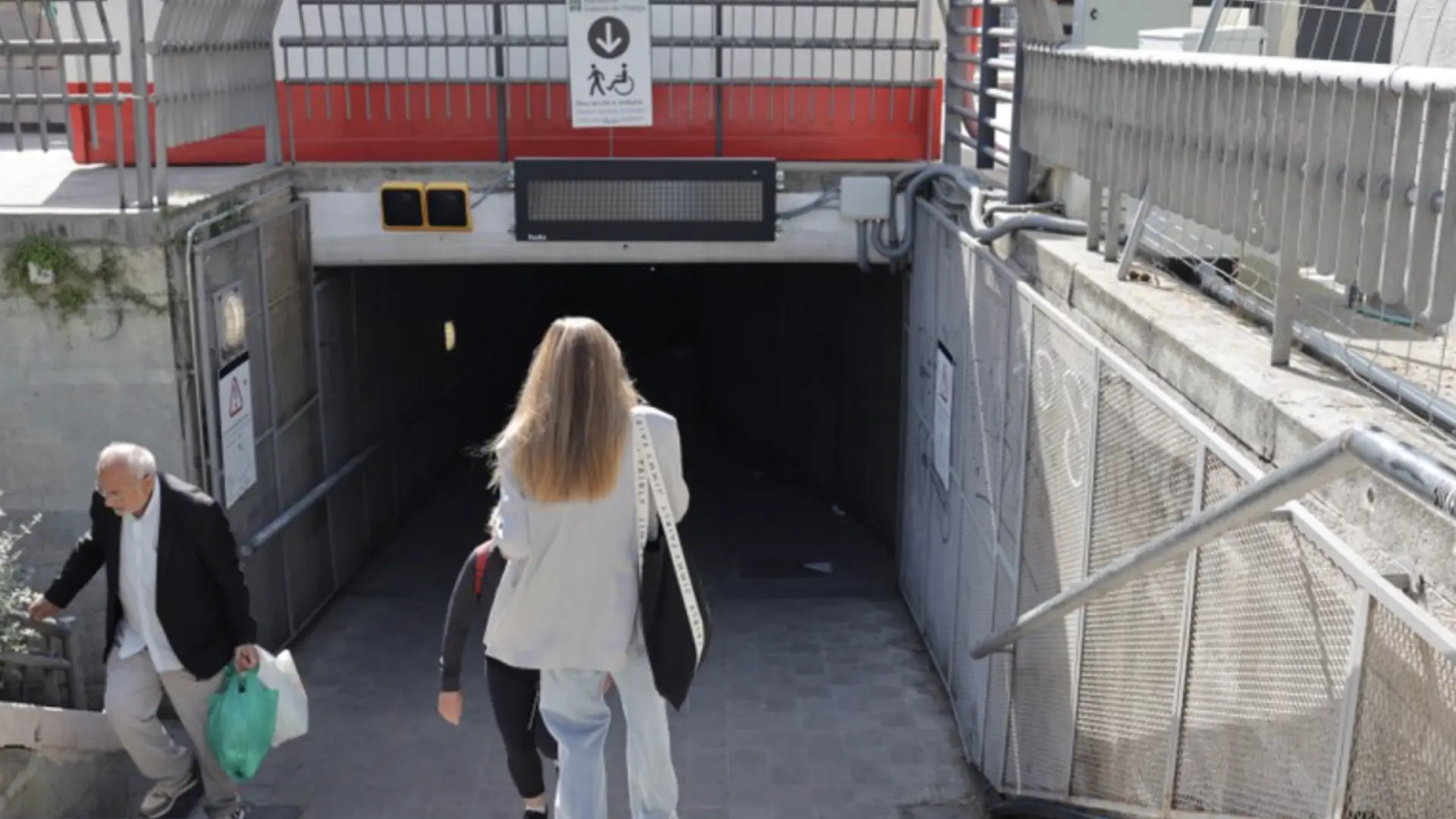 Las obras del paso inferior de la estación de Castelldefels, en su recta final: así es su renovación