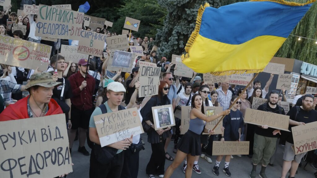 Las protestas contra Zelenski crecen en Ucrania tras destituir al ministro de Defensa Fedorov Las protestas contra Zelenski crecen en Ucrania tras destituir al ministro de Defensa Fedorov