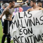 Los albicelestes reivindican las Malvinas sobre el césped: «Son argentinas» Los albicelestes reivindican las Malvinas sobre el césped: «Son argentinas»