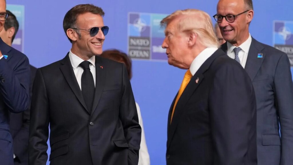 Macron vuelve a impactar con las gafas de sol de aviador de las que se mofó Trump Macron vuelve a impactar con las gafas de sol de aviador de las que se mofó Trump