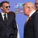 Macron vuelve a impactar con las gafas de sol de aviador de las que se mofó Trump Macron vuelve a impactar con las gafas de sol de aviador de las que se mofó Trump