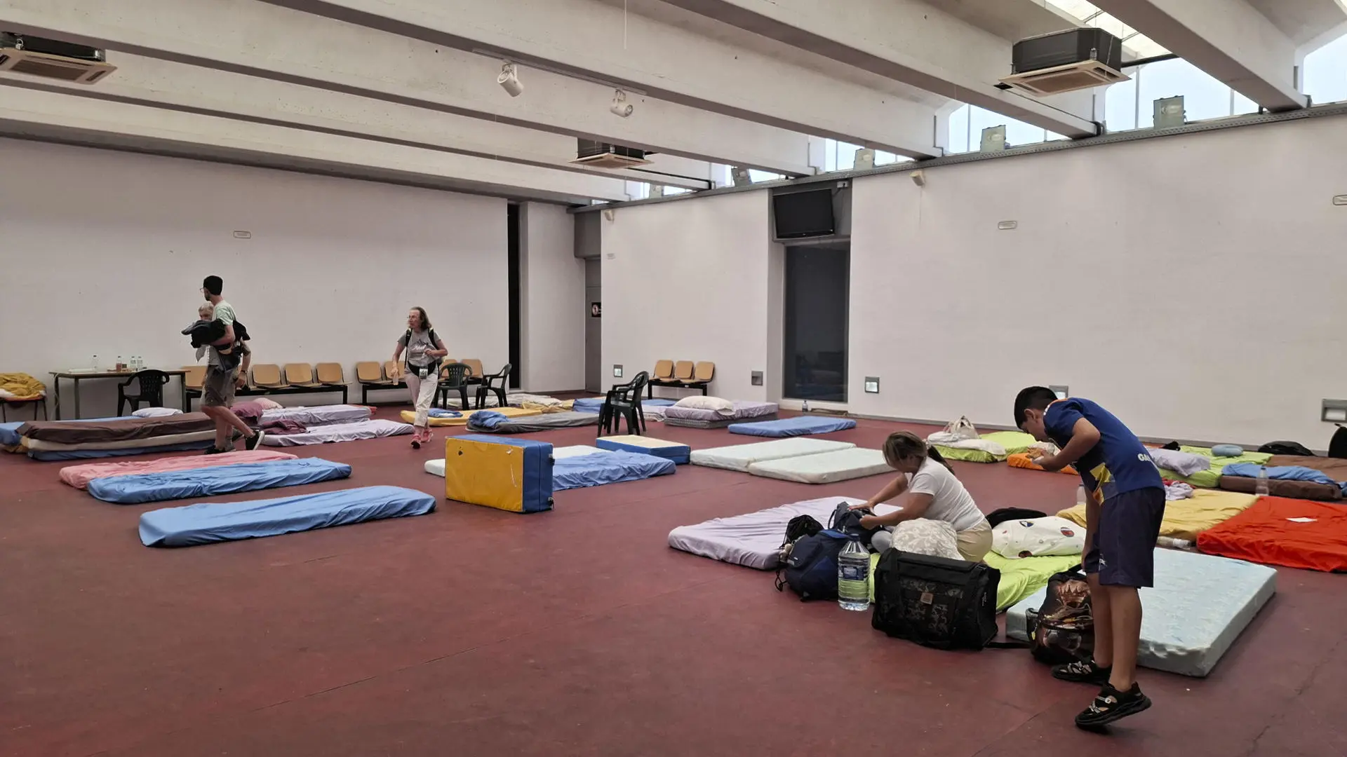 Más de 10.000 afectados, entre confinados y desalojados, por el incendio de Ávila Más de 10.000 afectados, entre confinados y desalojados, por el incendio de Ávila