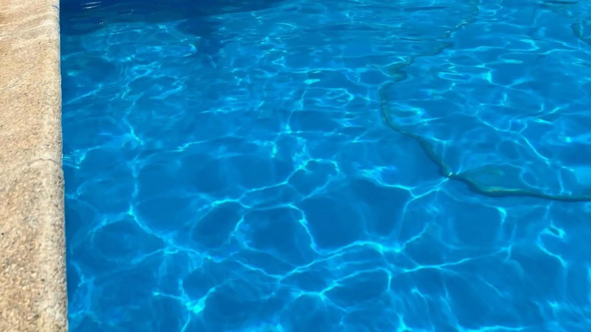Muere un bebé ahogado en una piscina particular de Vigo
