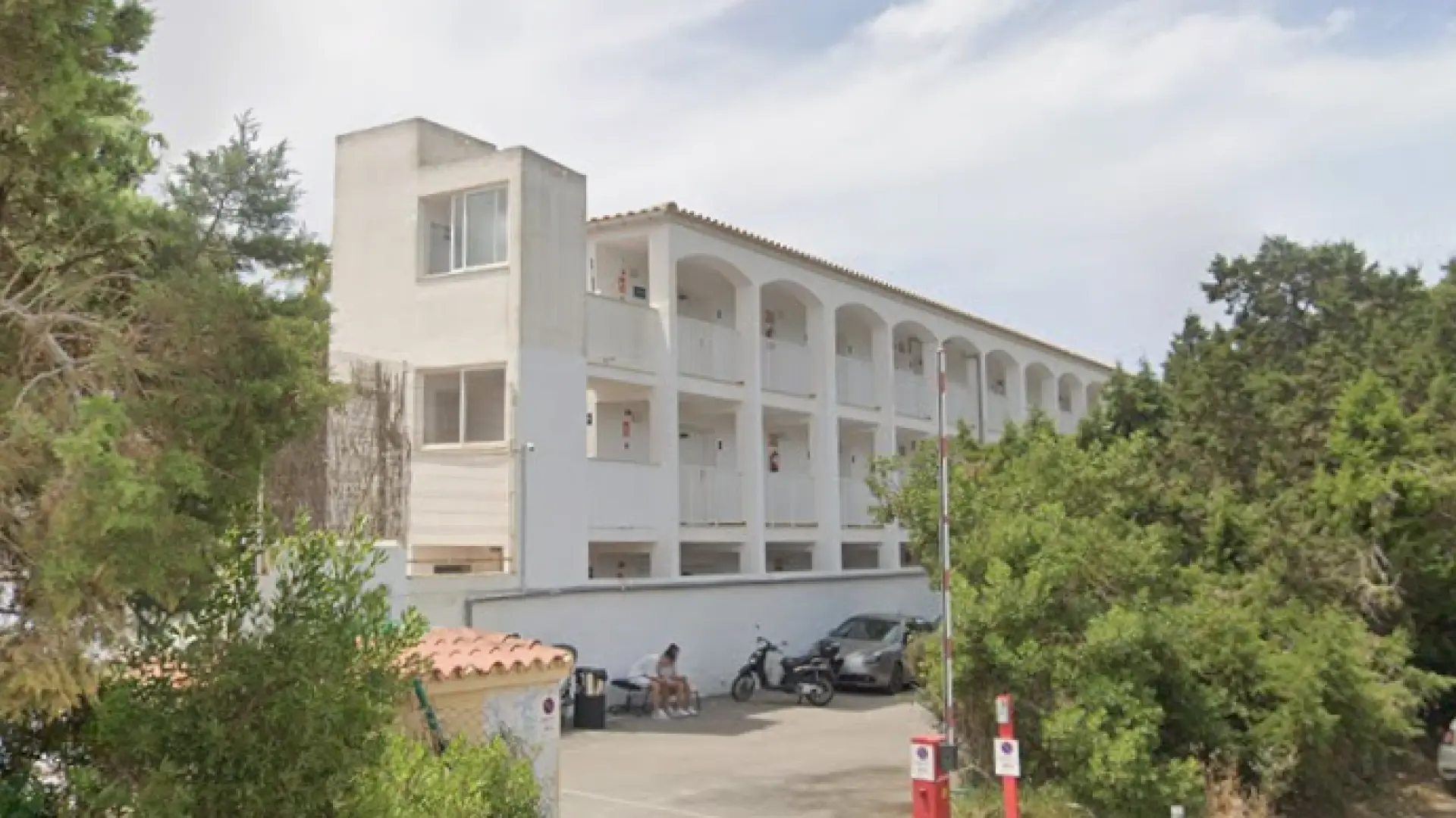 Muere un hombre tras ahogarse en la piscina de un hotel en Ibiza Muere un hombre tras ahogarse en la piscina de un hotel en Ibiza