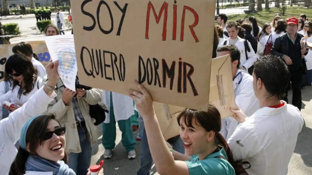 Sanidad propone reducir las guardias de los MIR a 17 horas y mejorar su retribución Sanidad propone reducir las guardias de los MIR a 17 horas y mejorar su retribución