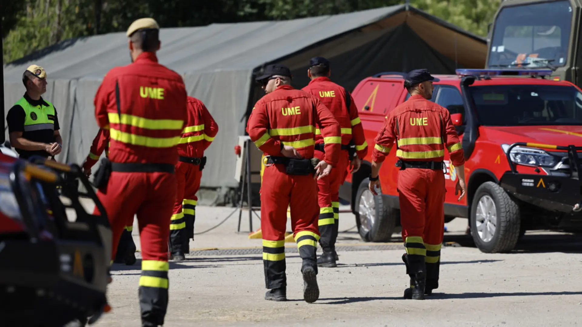 Tres miembros de la UME heridos, dos graves, en un accidente en Robledo de Chavela en las labores de extinción del incendio en la sierra Tres miembros de la UME heridos, dos graves, en un accidente en Robledo de Chavela en las labores de extinción del incendio en la sierra