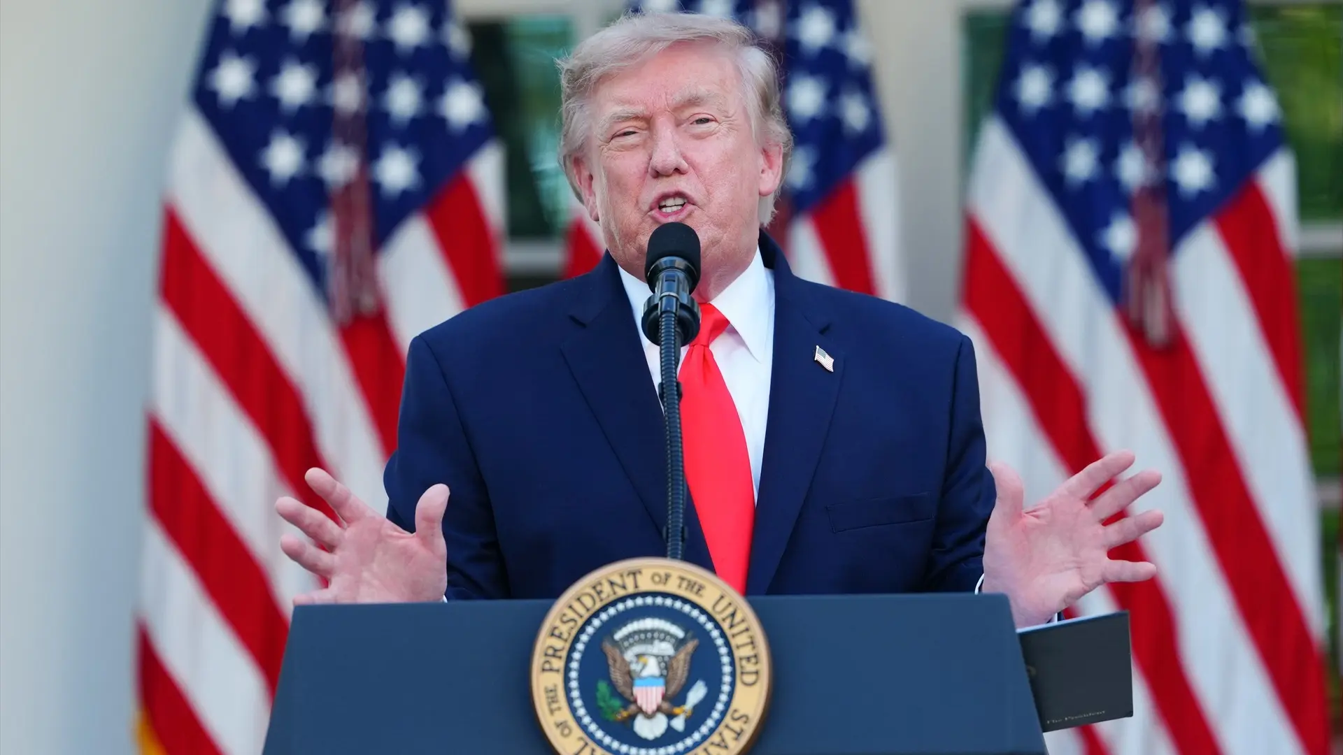 Trump declara más de mil millones de dólares en ingresos cripto, según un informe financiero Trump declara más de mil millones de dólares en ingresos cripto, según un informe financiero