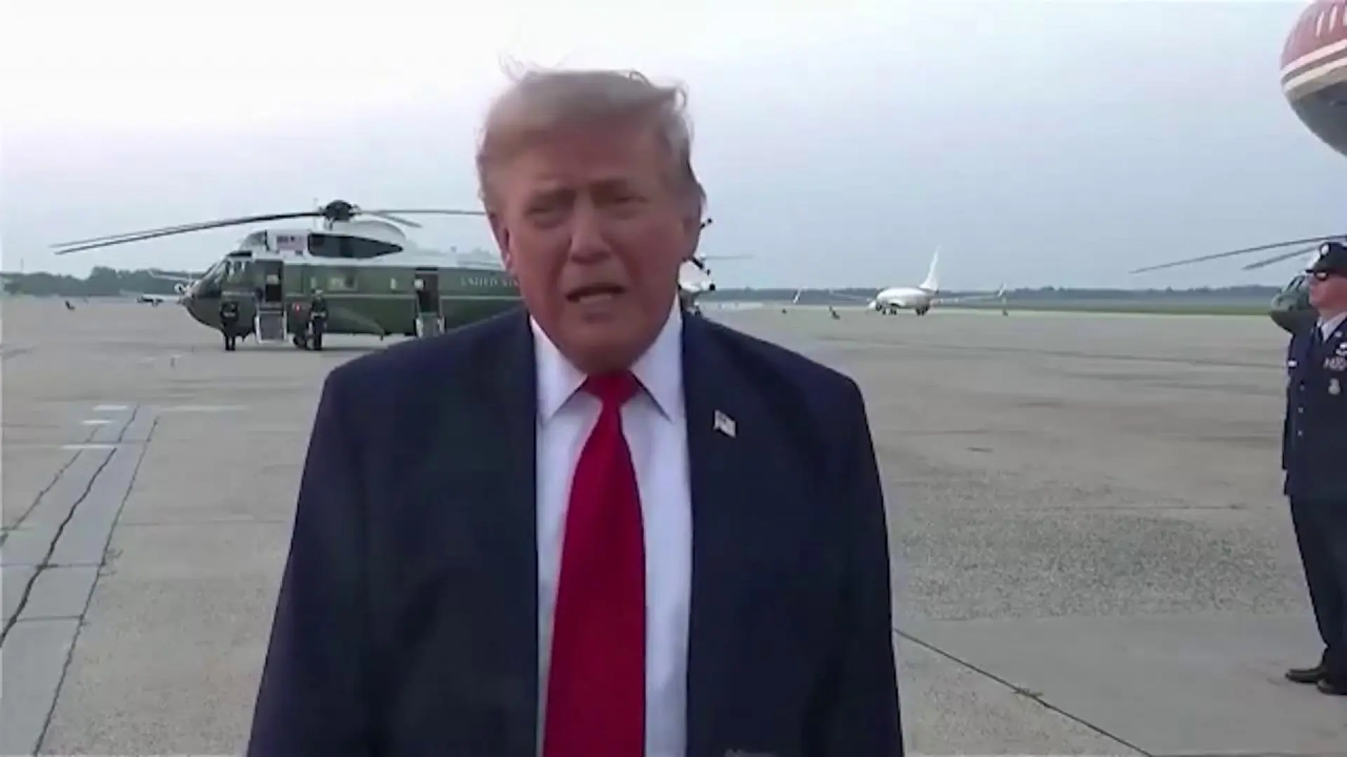 Trump impone aranceles del 50 % a la mayoría de las importaciones de Canadá tras culpar al país del humo de los incendios Trump impone aranceles del 50 % a la mayoría de las importaciones de Canadá tras culpar al país del humo de los incendios