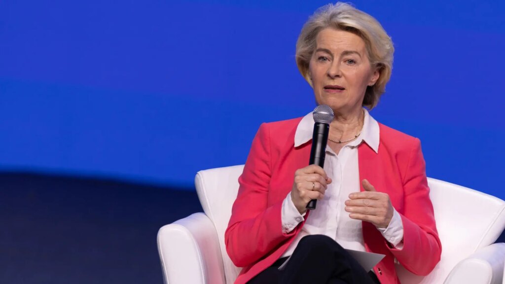 Von der Leyen aplaude «la valentía» de los efectivos que combaten los incendios de Madrid y Ávila Von der Leyen aplaude «la valentía» de los efectivos que combaten los incendios de Madrid y Ávila