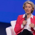 Von der Leyen aplaude «la valentía» de los efectivos que combaten los incendios de Madrid y Ávila Von der Leyen aplaude «la valentía» de los efectivos que combaten los incendios de Madrid y Ávila