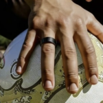 el anillo que reune toda la tecnología que necesitas y la oculta en tu dedo