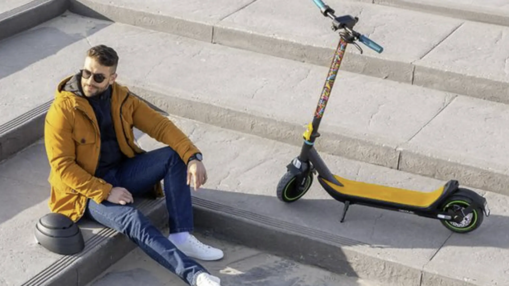 el patinete de Cecotec une tecnología y solidaridad con los afectados por la DANA