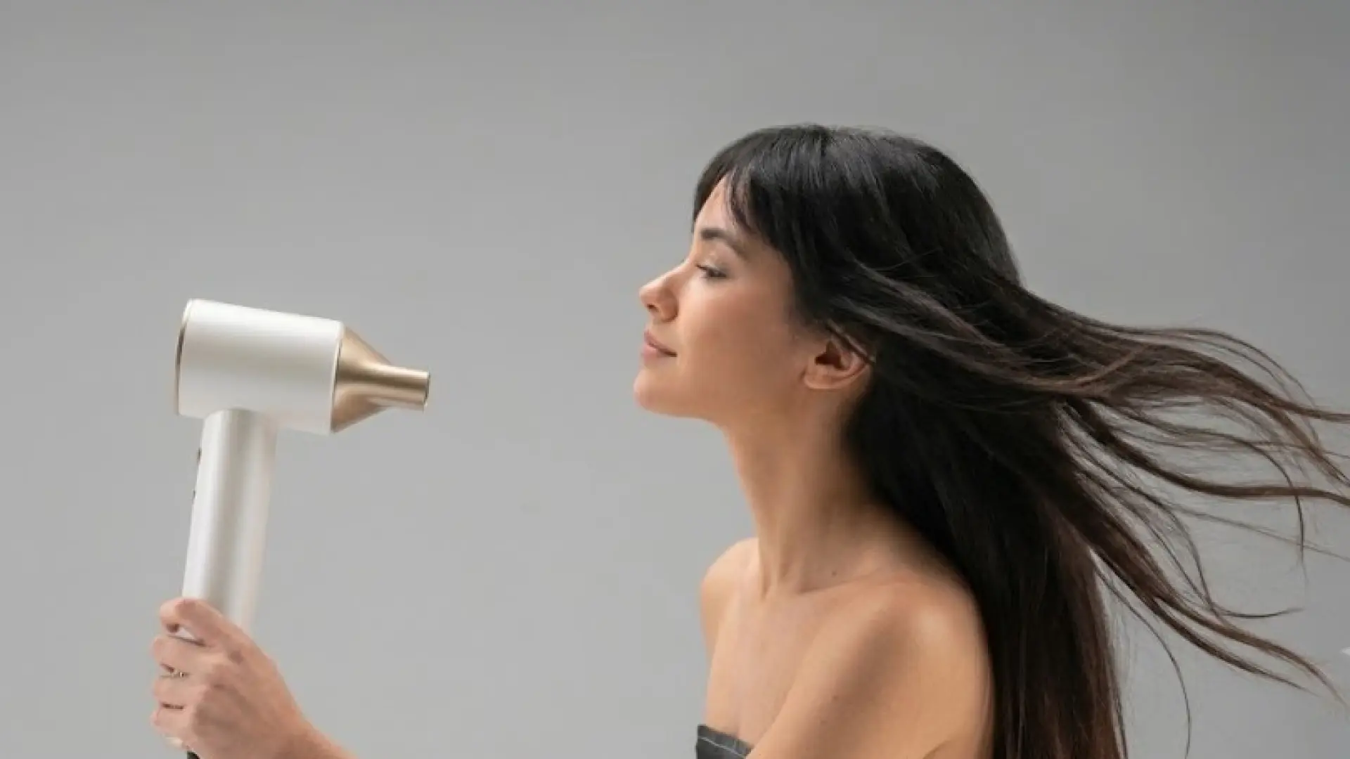 el secador inteligente que cuida tu pelo está rebajado un 22%