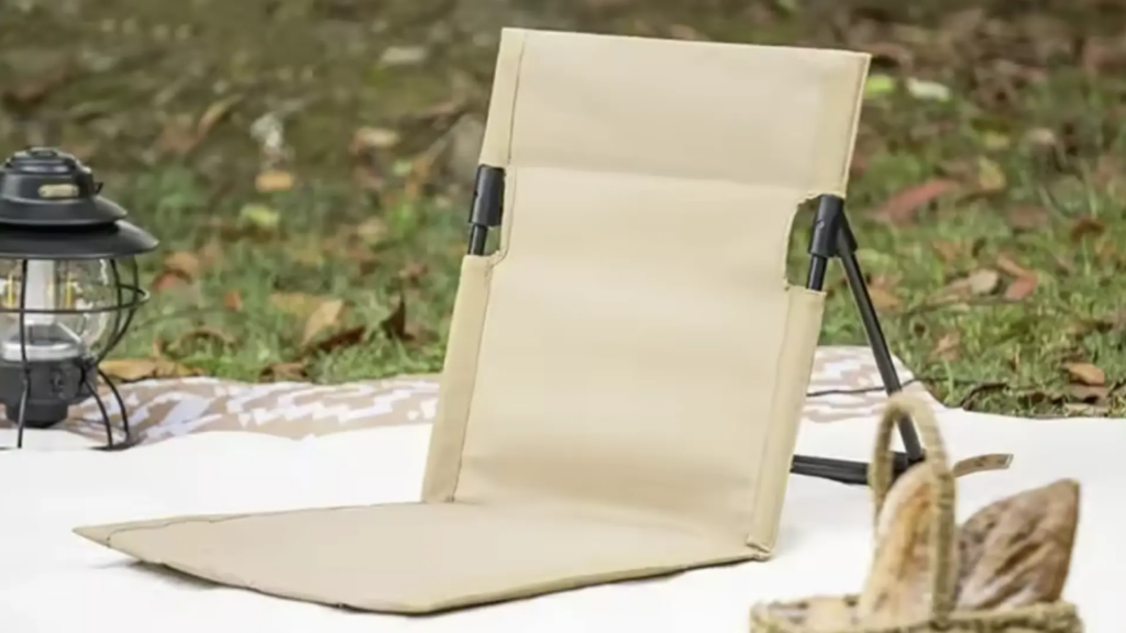 la silla plegable a ras de suelo que ocupa lo mismo que un bolso