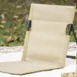 la silla plegable a ras de suelo que ocupa lo mismo que un bolso