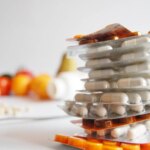 Los alimentos que pueden alterar los efectos de tus medicamentos, según el cardiólogo Aurelio Rojas