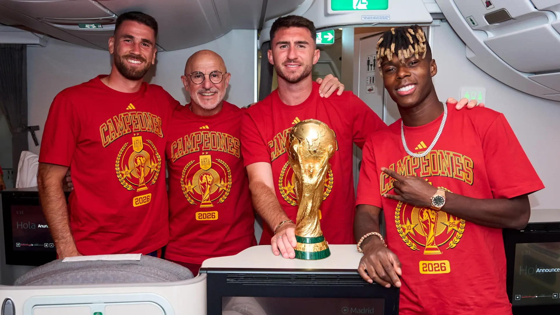 recibimiento especial del Athletic a sus jugadores y De la Fuente recibimiento especial del Athletic a sus jugadores y De la Fuente