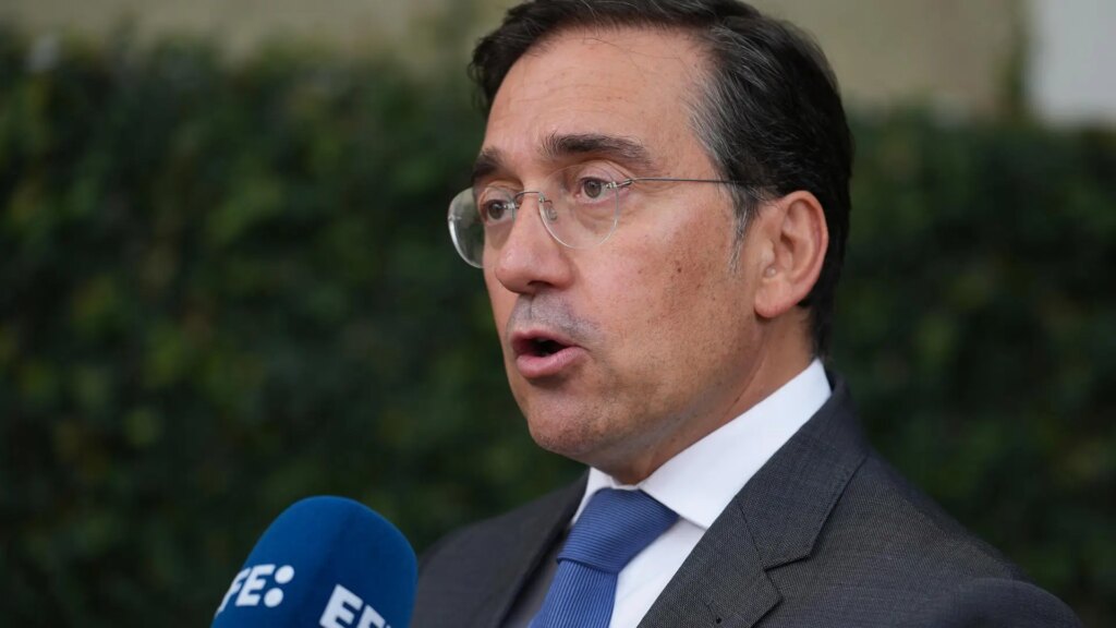 Albares insta a Italia a retirar unos controles que atacan «la dignidad» de los españoles: «No hay ningún motivo»