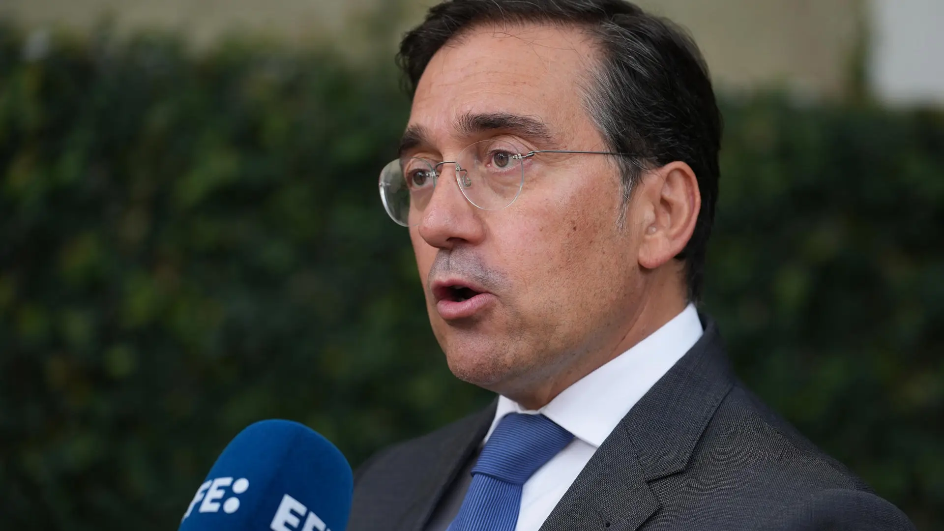 Albares insta a Italia a retirar unos controles que atacan «la dignidad» de los españoles: «No hay ningún motivo»
