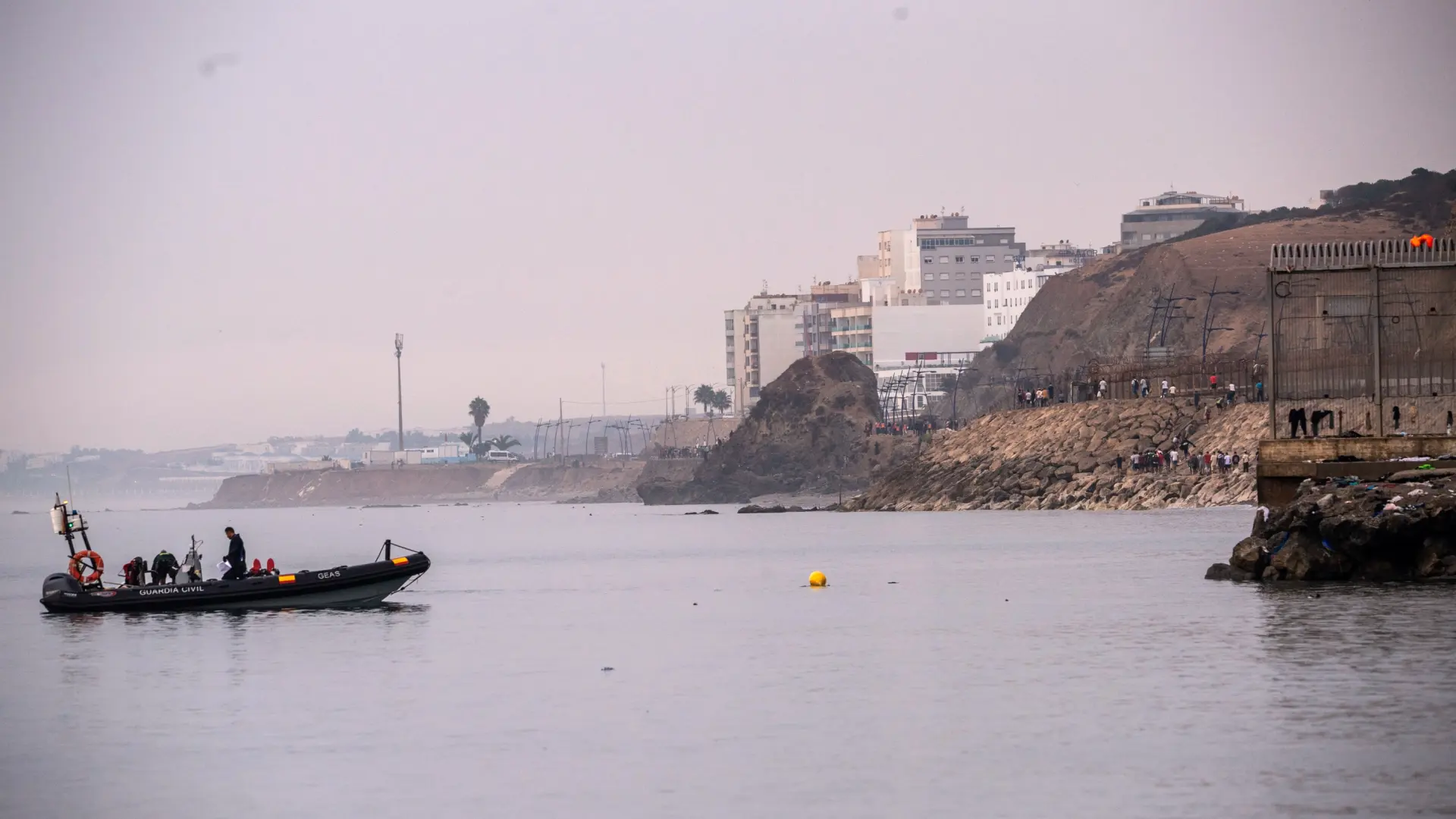 Ascienden a 67 los cadáveres de migrantes recuperados del mar tras la entrada masiva a Ceuta Ascienden a 67 los cadáveres de migrantes recuperados del mar tras la entrada masiva a Ceuta