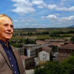 Así es el paraíso medieval donde Joan Manuel Serrat eligió envejecer entre viñedos y pájaros Así es el paraíso medieval donde Joan Manuel Serrat eligió envejecer entre viñedos y pájaros